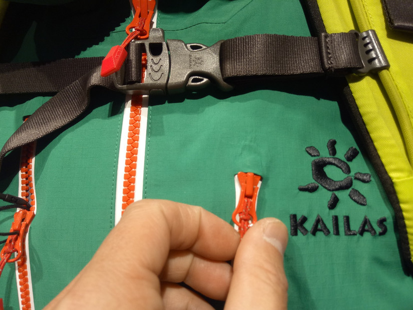 修始祖鳥沖鋒衣 一個(gè)拉鏈無意中暴露了多個(gè)品牌的做工