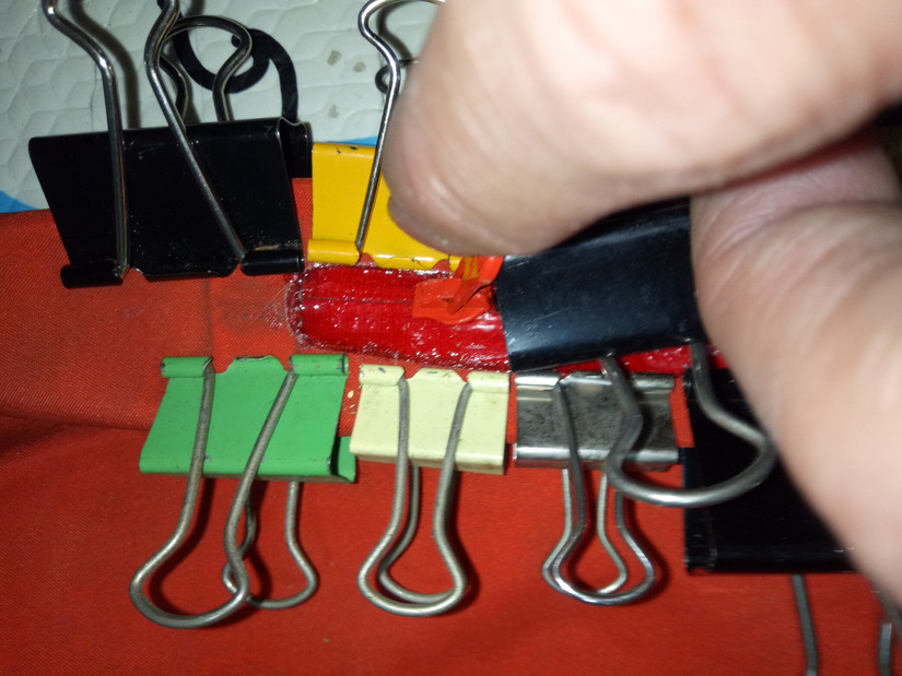 修始祖鳥沖鋒衣 一個(gè)拉鏈無意中暴露了多個(gè)品牌的做工