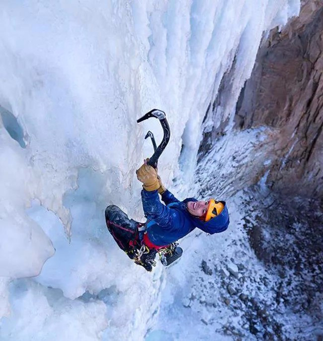 挑選沖鋒衣的時(shí)候必須要注意的幾個(gè)問題