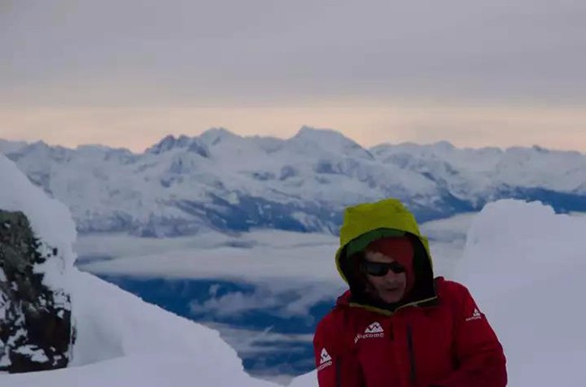 挑選沖鋒衣的時(shí)候必須要注意的幾個(gè)問題