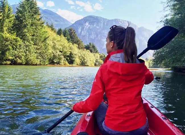 挑選沖鋒衣的時(shí)候必須要注意的幾個(gè)問題
