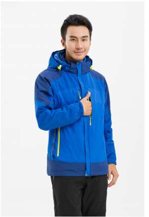 定做沖鋒衣需要注意哪些關(guān)鍵點?它與現(xiàn)貨有什么區(qū)別?